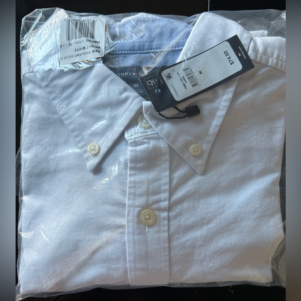 Tommy Hilfiger Men's Long Sleeve Button Down Oxford Shirt in Custom Fit
